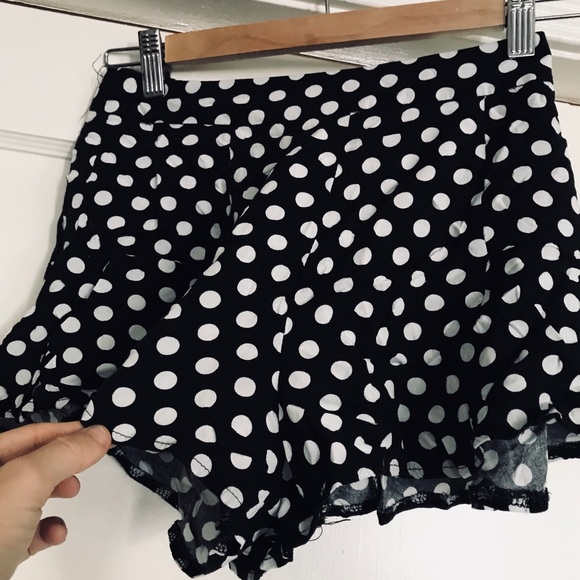LF POLKA DOT RUFFLE SHORTS - Picture 1 of 5